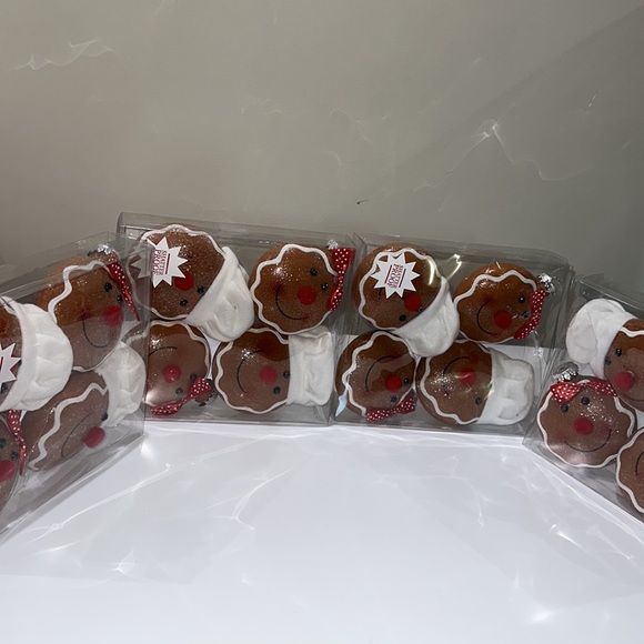 🌸NEW hobby lobby bundle or 4 pockets of gingerbread ornaments 4 in each pocket - Picture 2 of 11